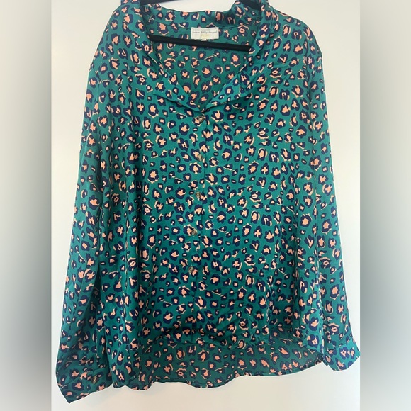 Green Leopard button down - Picture 2 of 3